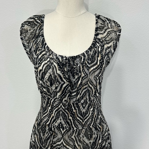 chelsea & theodore size black & white patterned size M pre owned - Picture 2 of 4